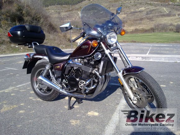 1986 Yamaha XJ 750 Maxim X photo